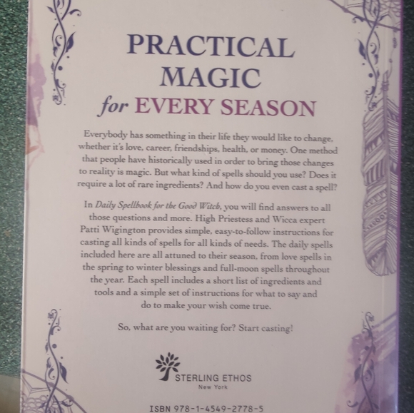 NWT Paperback "Daily Spell book for the Good Witch" - Picture 2 of 3